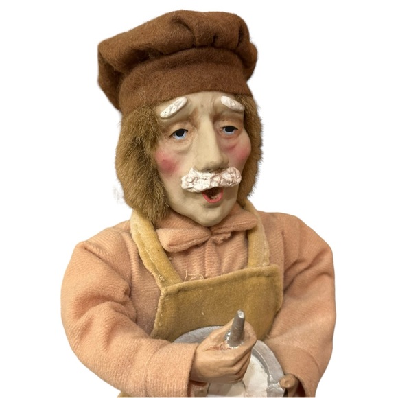 Vintage Christmas Caroler Figure “ The Baker” 13 inches - Picture 7 of 11